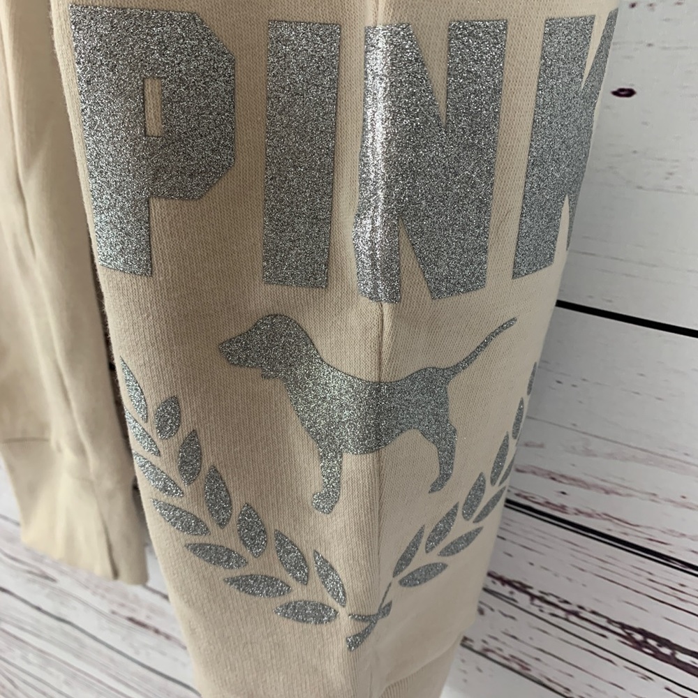 NWT PINK RETIRED Everyday Lounge Jogger. Cream w/ Silver logo on left leg. Large